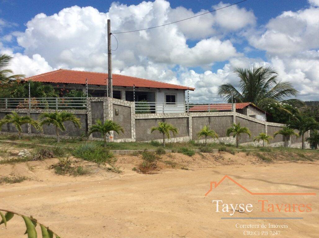 Casa à venda com 4 quartos, 300m² - Foto 1